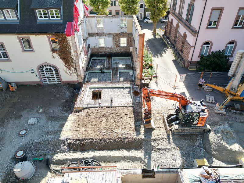 AWO Kenzingen – Luftaufnahme der Baustelle im Innenhof zwischen den Bestandsgebäuden