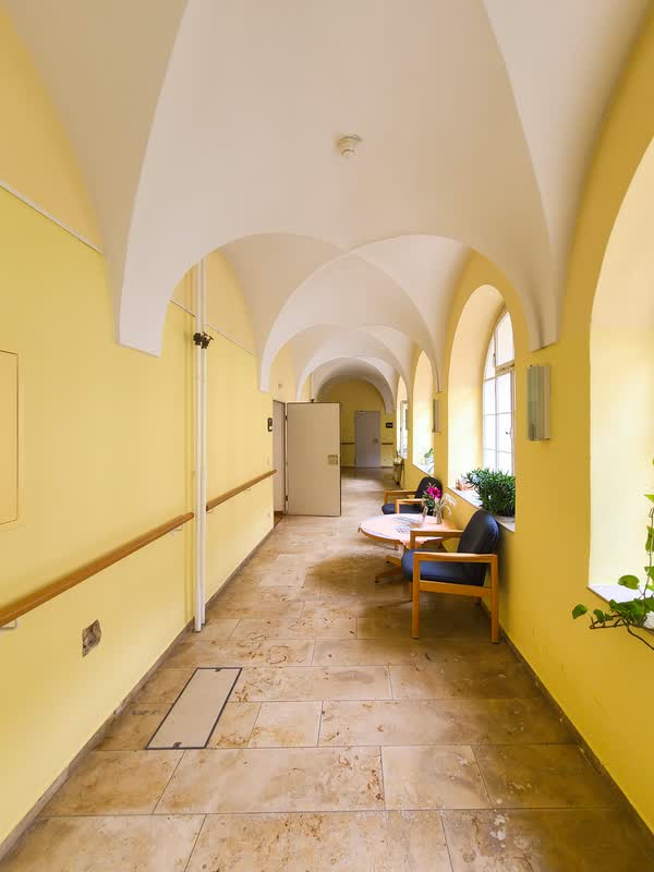 AWO Kenzingen – gewölbter Flur im Erdgeschoss des Klostergebäudes
