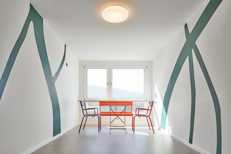 AWO Seniorenwohnanlage Weingarten, Haus 8 – Gemeinschaftsraum mit Baum-Wandmalerei